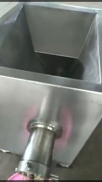 Meat and Bone Grinder смотреть онлайн
