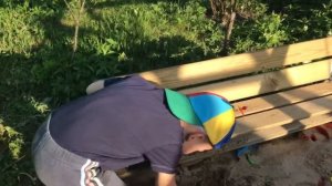 ДЕТИ ИГРАЮТ В ПЕСОЧНИЦЕ