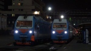 Электровозы ЭП1М-404 и ЭП1М-465 ночью на станции Ростов-Главный