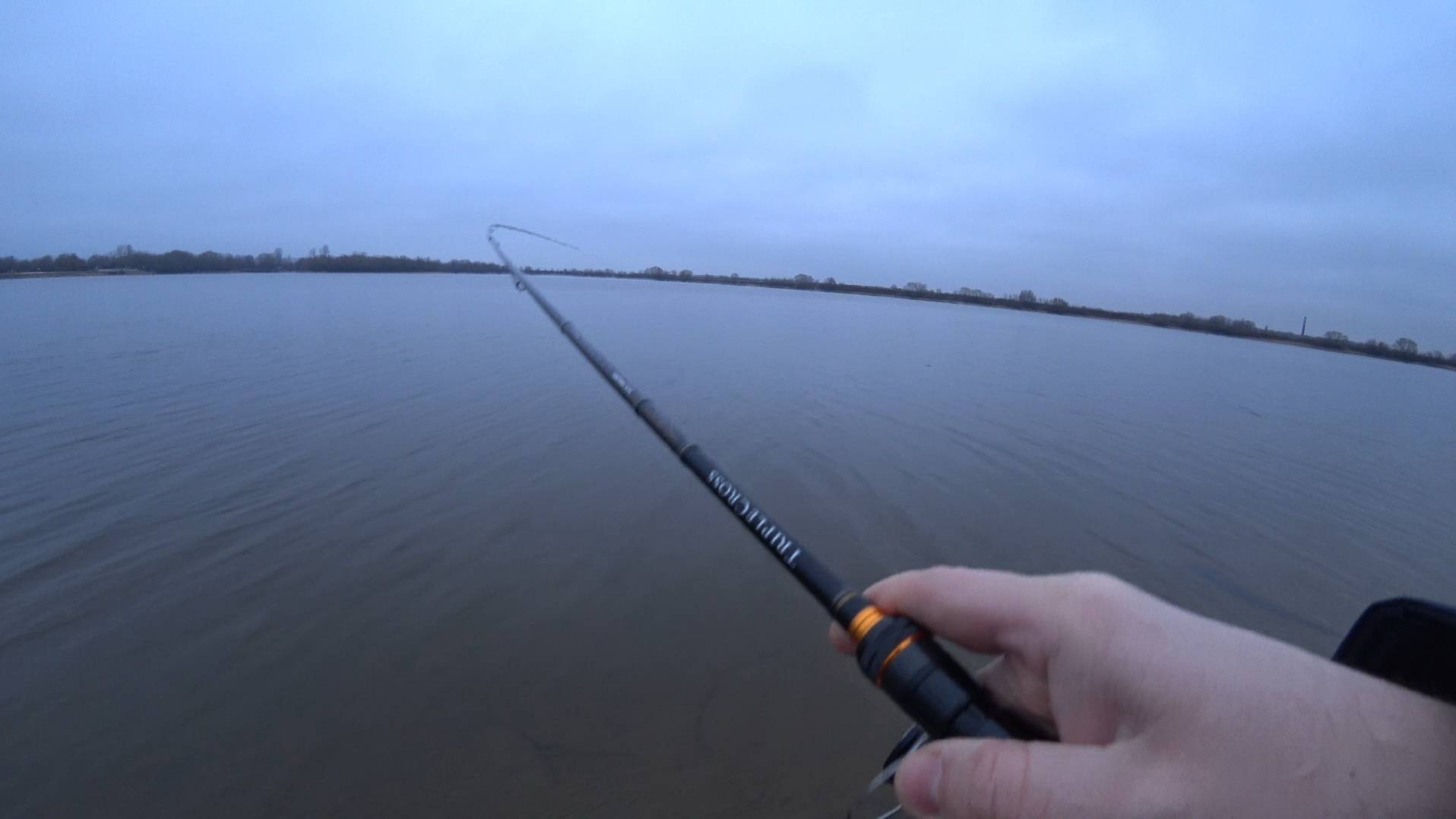 А на ПОМОЙКЕ рыба клюет. Ловля на воблеры на МР февраль 2025. Впервые так подвела камера.