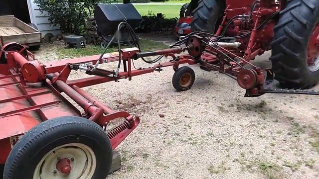 IH 120 Mower & 2A Conditioner Pulled By My Farmall 806 смотреть онлайн