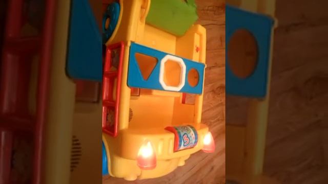 fisher price каталку автобус с кубиками смотреть онлайн