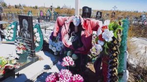 НОВОЕ КЛАДБИЩЕ - ТУТ ЕЩЕ НЕТ ДЕРЕВЬЕВ. БЫЛ СИЛЬНЫЙ ВЕТЕР.   города АСТАНА . КАЗАХСТАН