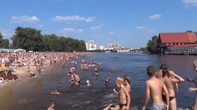 Что метро в час пик, что этот пляж - не вижу разницы смотреть онлайн