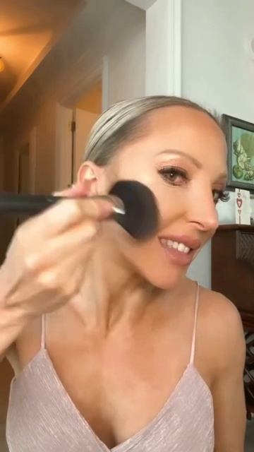 How to get a sunless tan & glowing skin | Beauty secrets *shorts смотреть онлайн
