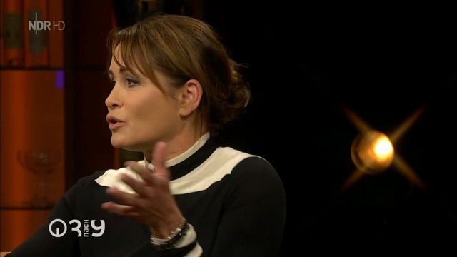 Anja Kling mit Talkshow-Phobie und tropfendem Dutt // 3nach9 смотреть онлайн