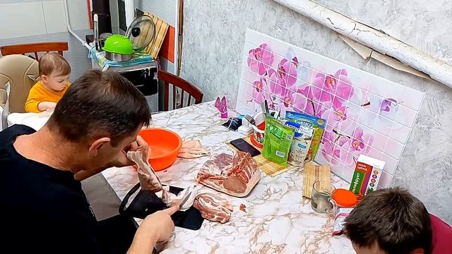 Мамские будни// Порядок под раковиной//Меню одного дня//Разделка мяса//Дела на кухне// Уборка// смотреть онлайн