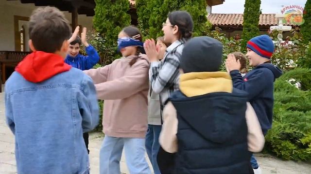 «Кёр чибин» юнан бала оюны/греческая детская игра "Кёр чибин/слепая муха" смотреть онлайн