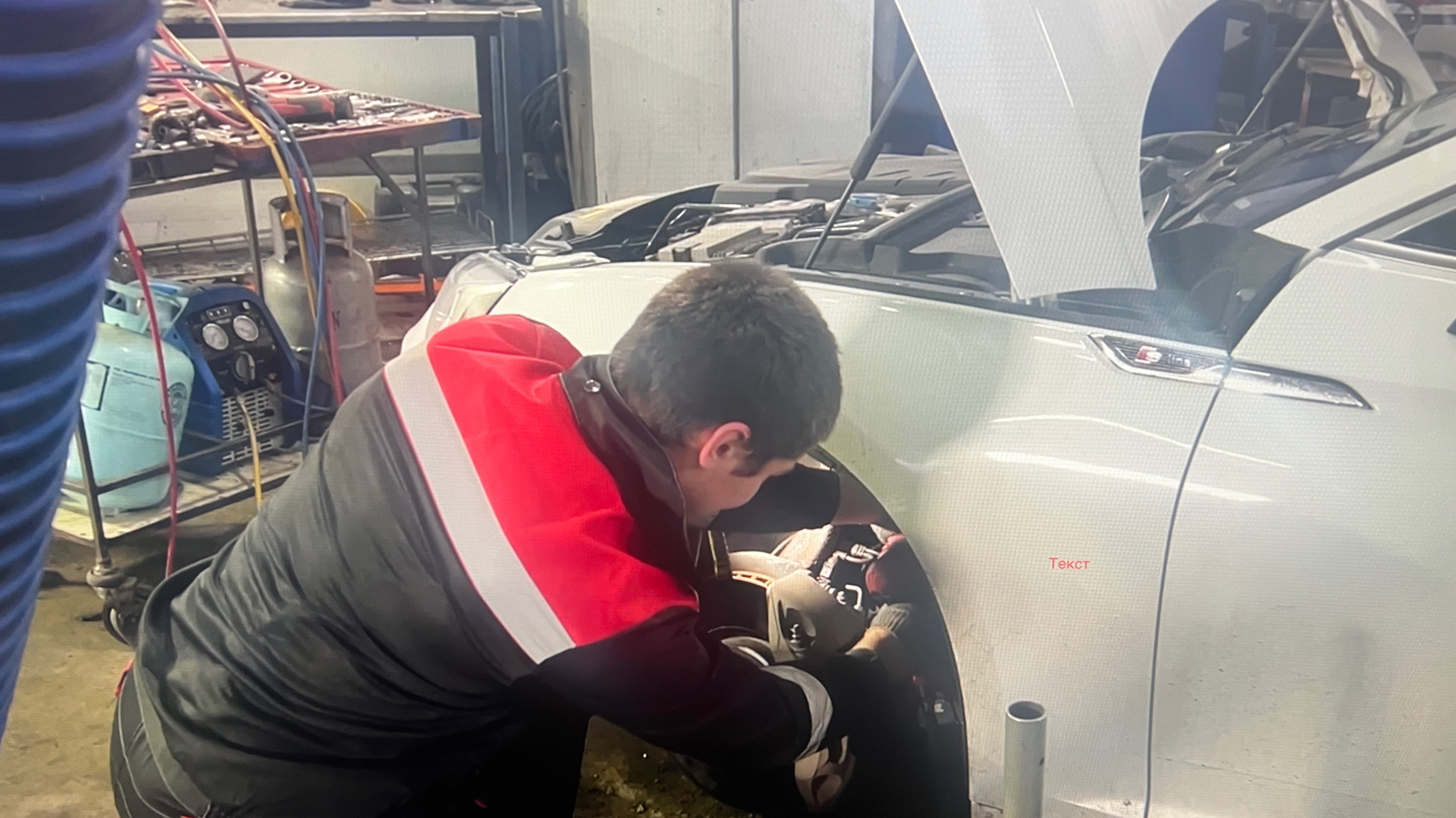 Ауди А5, трубка кондиционера прогнила. Не покупайте новую! Чиним за пару часов с гарантией!