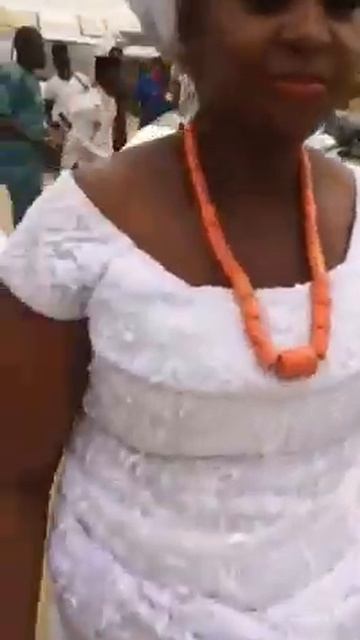 Pa Ogbuefi Humphrey ONUMEJOR going to rest at his home town Emu-Uno смотреть онлайн