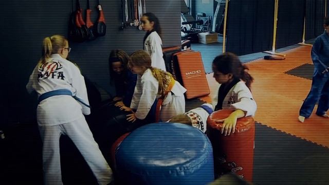 NBC2 Hidden Cameras: Pills, guns and kids смотреть онлайн