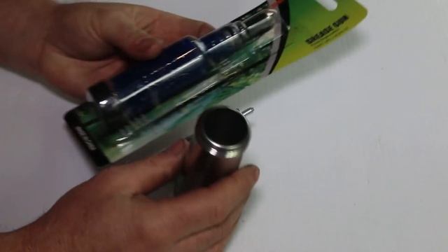 How to Grease a Sprocket Tip Chainsaw Bar | Jono & Johno смотреть онлайн