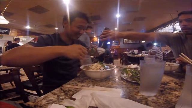 SAIGON PHO IN SACRAMENTO, HOW TO EAT PHO, VLOG, MOST EPIC FOOD смотреть онлайн