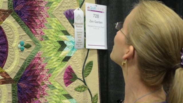 Margaret Solomon Gunn Receives Honorable Mention at AQS QuiltWeek® in Paducah смотреть онлайн