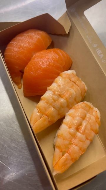 Суши с форелью, суши с креветкой #поке #роллы #суши #shorts #short #shortvideo смотреть онлайн