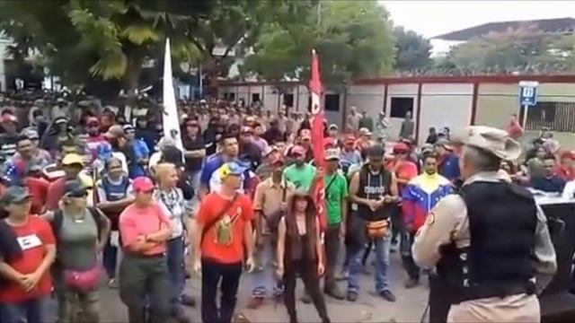 Mira como practicas chavistas se convierten en un caos total - Chic al Día EVTV - 04/15/2019 SEG 05 смотреть онлайн