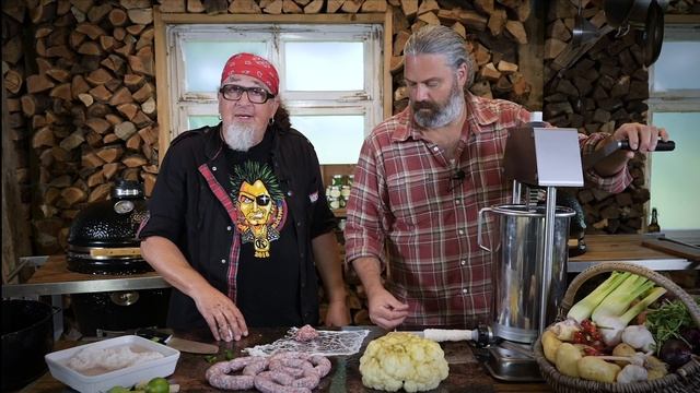 Thai Bratwurst und gefüllter Blumenkohl - Stefan & Stephan grillen mit MONOLITH-Grill смотреть онлайн