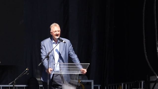 Larry Bird speaks during grand opening of Terre Haute museum named in his honor смотреть онлайн