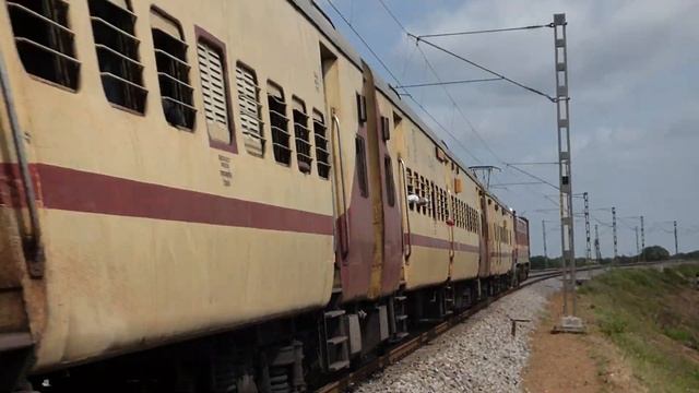 Satya Sai Prashanthi Nilayam - Howrah weekly superfast special powered with SRC steam honk WAP-4 смотреть онлайн