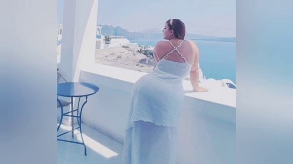 London Andrews, Plus size model, Biography, Wiki, Age, Height, Weight & Lifestyle.