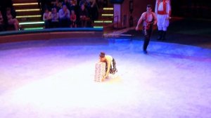 Цирк, Жонглер. Прикольный Цирковой Номер Жонглер Видео. Цирковое Выступление Смешное Жонглирование