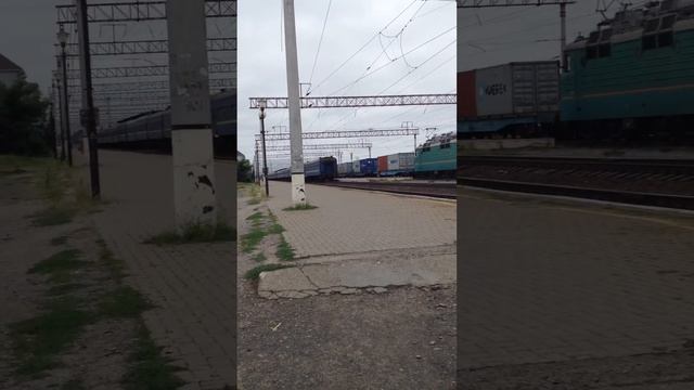 ВЛ 40у с поездом Харьков-Одесса и Дрезина смотреть онлайн