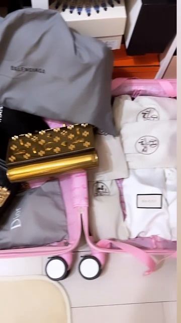 Satisfying my travel bag lol #short #viral #video #channel #hermes #gucci #dior смотреть онлайн