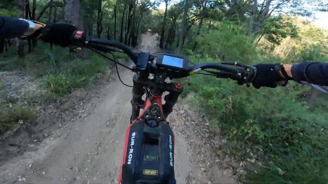 13.5kw 72v ASI BAC 8000 powered SurRon Racing Dogs смотреть онлайн