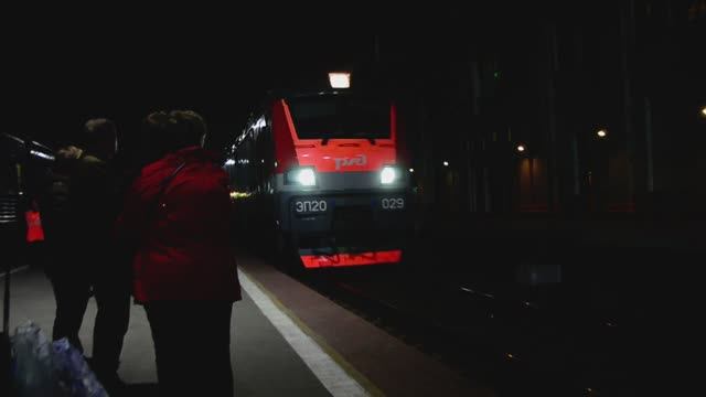 Краснодар. Прибытие двухэтажного поезда смотреть онлайн