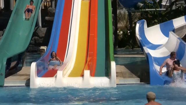 Royal Holiday Palace Lara - Mimi csúszdázik 2 смотреть онлайн