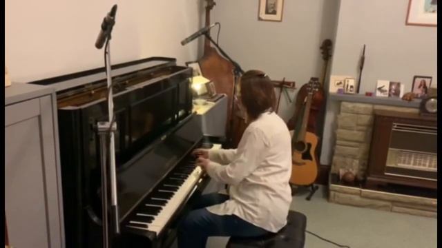 Venera Bojkova plays Claire de Lune смотреть онлайн
