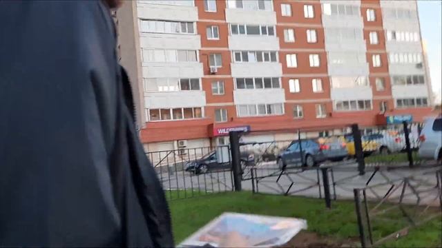 Я просто хотел сфотографировать тачку, но тут подошел мужик | Rare.God смотреть онлайн