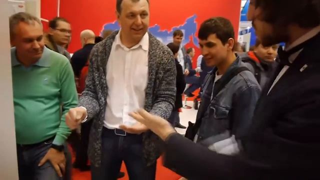 Фокусник снимает часы смотреть онлайн