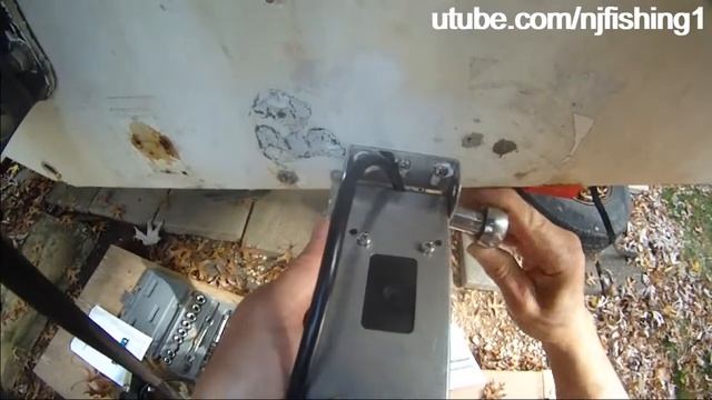 Lowrance Elite ti2 12” fishfinder transducer install vs Raymarine Axiom 3D RV100 transducer (2 of 2 смотреть онлайн