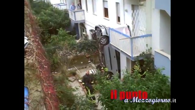 Incredibile incidente stradale a Gaeta смотреть онлайн