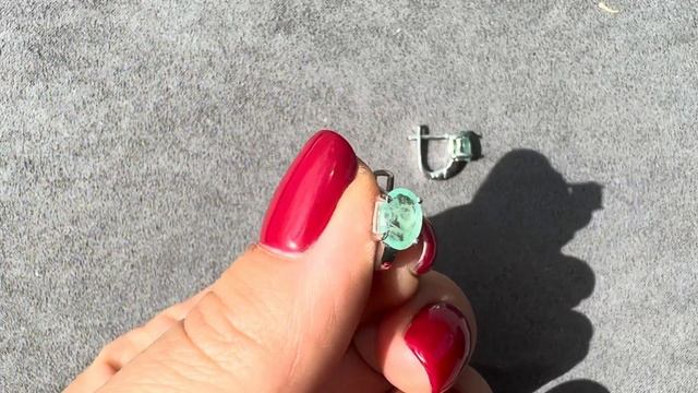 Серебряный комплект с изумрудами в ювел. огранке кольцо р. 15.5 ИЗУ010 смотреть онлайн