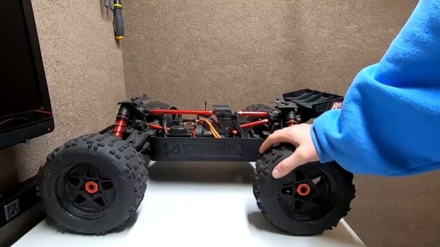 ARRMA Outcast 8s RC Monster Truck (((((THIS THING IS A BEAST))))) смотреть онлайн