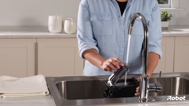 Roomba® i Series: How do I clean the Washable Bin and Bin well | iRobot India смотреть онлайн