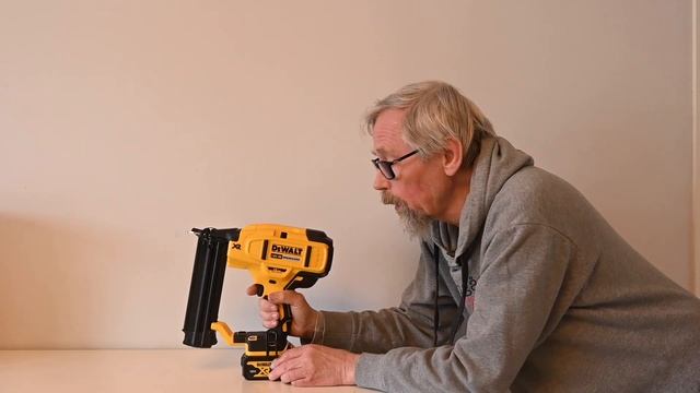 Krångåsen 123 - DeWalt Dyckert gun DCN680 смотреть онлайн