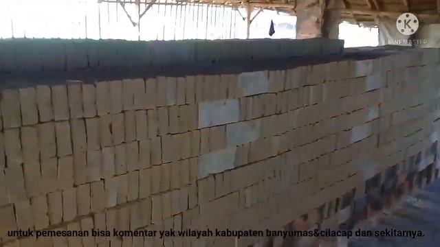 Proses pencetakan batu bata manual... смотреть онлайн