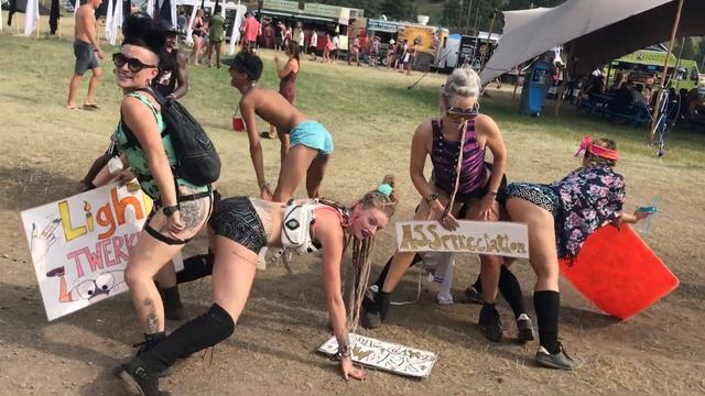 Tip of the ass burge! ~ Light Twerkerz spontanious syncronization SNAPS смотреть онлайн