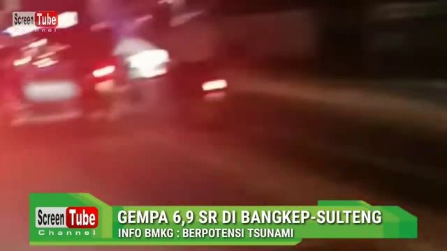 Gempa 6,9 SR Bangkep Sulteng - Warga Panik Lari Mengungsi | Jum'at, 12 April 2019 19.40.49 Wita смотреть онлайн