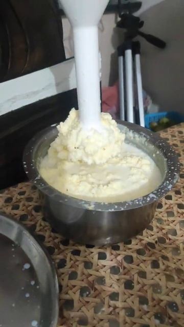 malai se ghee nikalane ka aasan tarika, hand blender #shorts #ytshorts #youtubeshorts #ghee #food смотреть онлайн