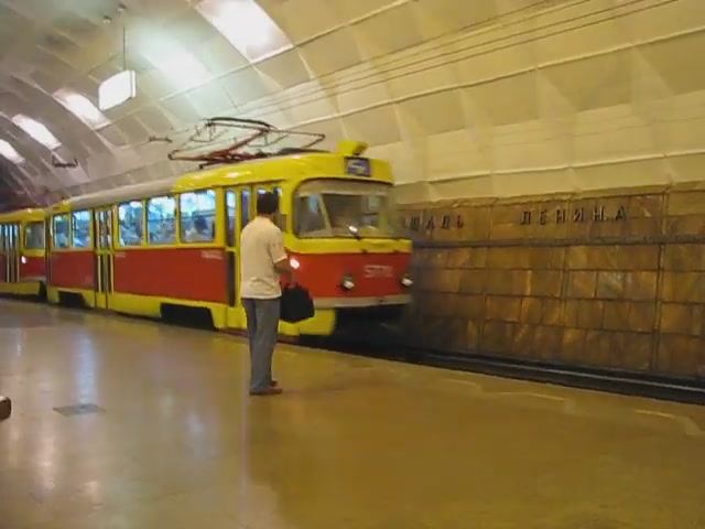 Волгоград. Метротрам, подземная станция "Площадь Ленина" смотреть онлайн