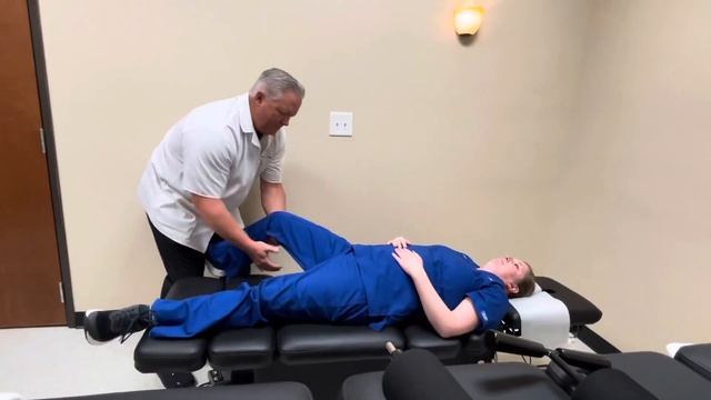 Physical therapy assistant gets back pain relief with #RingDinger ® #chiropractic #chiropractor смотреть онлайн
