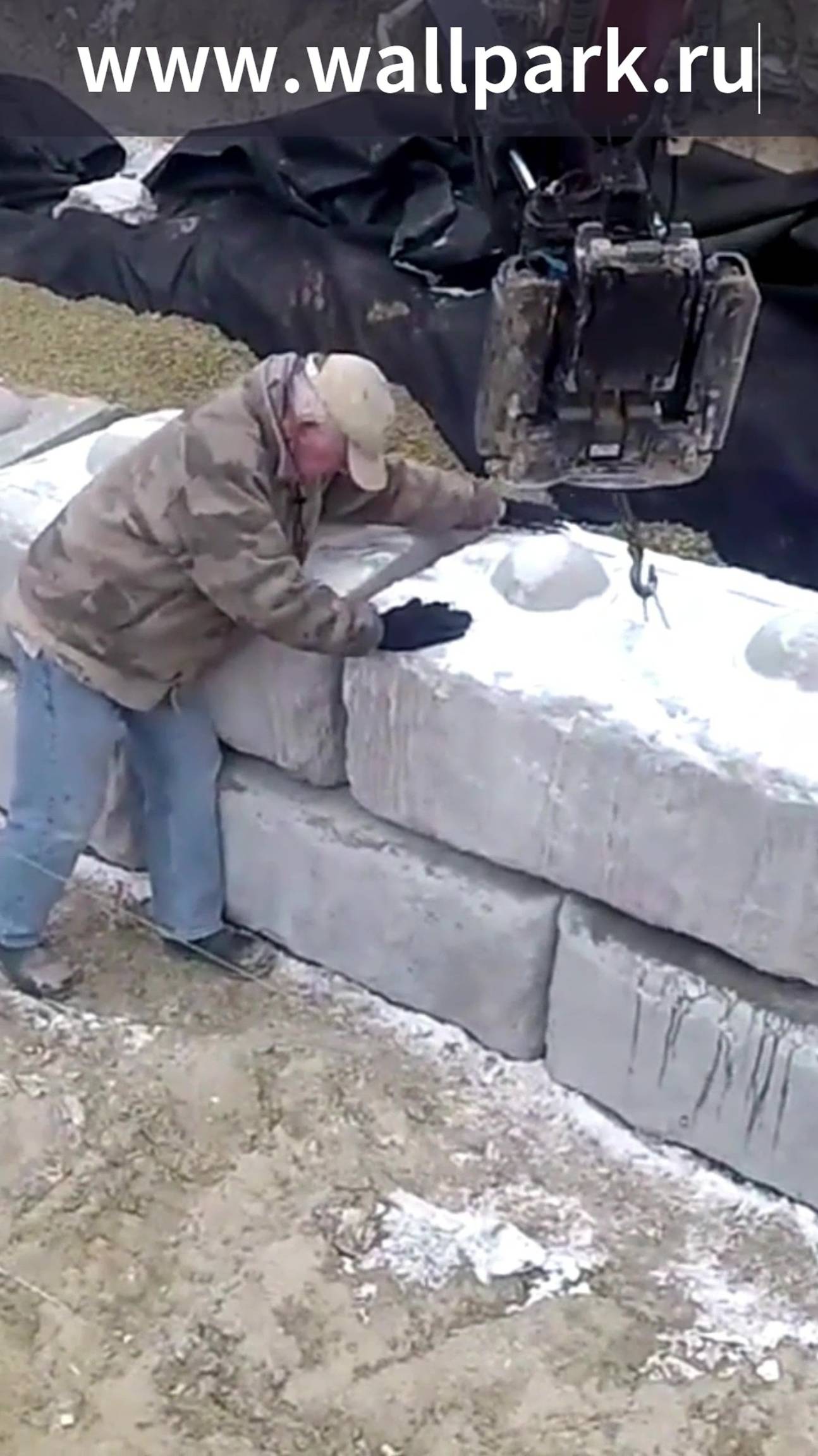 Подпорную стену построил сам за 3 дня. Просто и быстро. смотреть онлайн