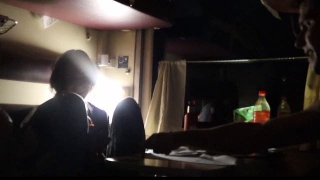 vlog: 24 часа в купе с друзьями!! едем выступать на ural music night ✨ смотреть онлайн