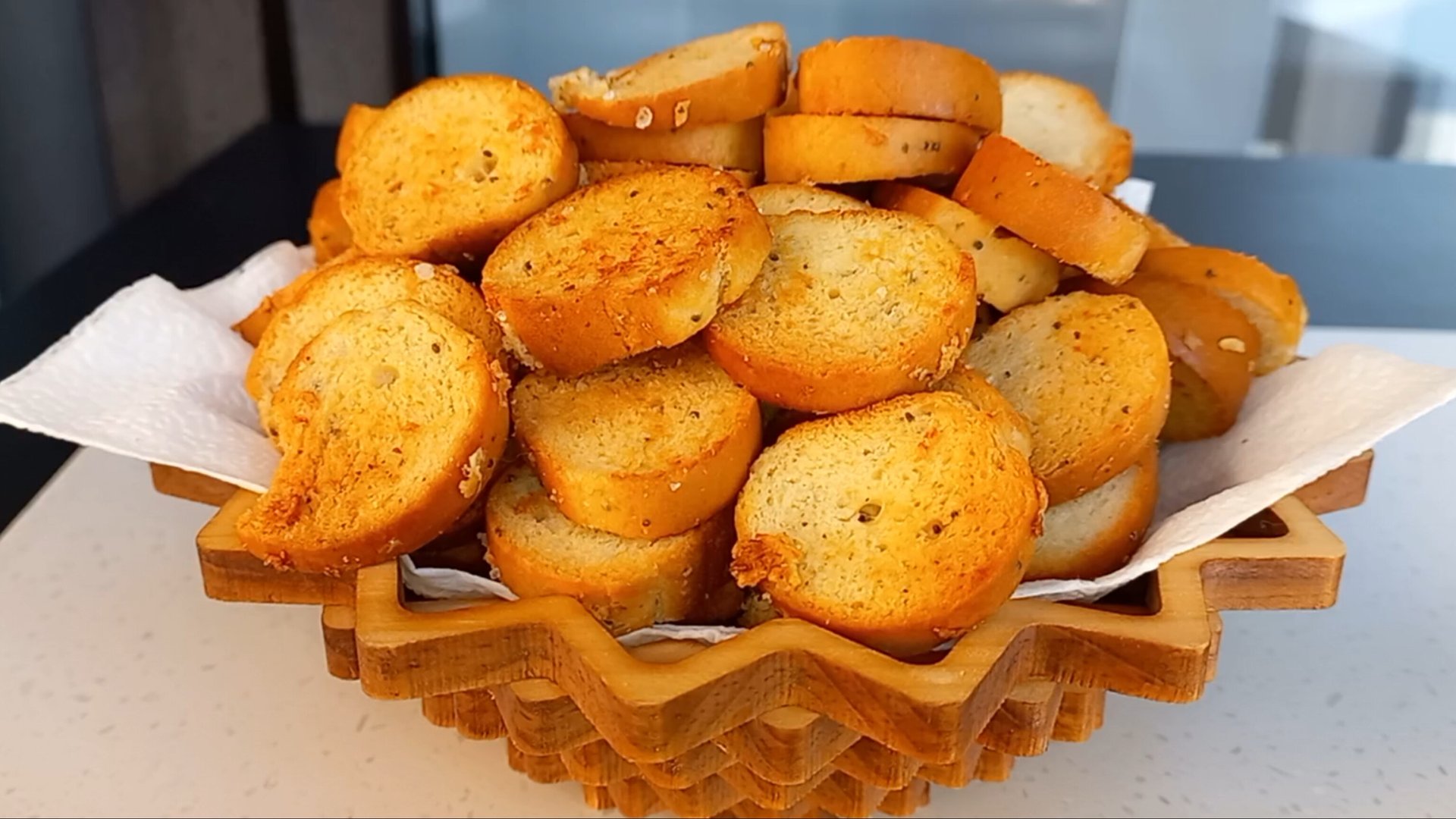 Домашние ЧЕСНОЧНЫЕ СУХАРИКИ в духовке смотреть онлайн