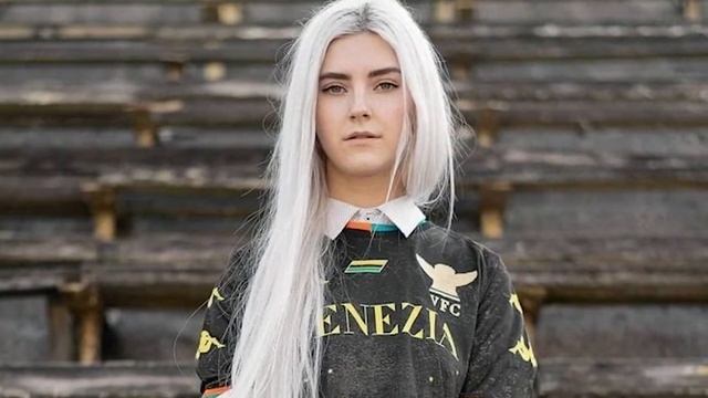 Eva Elfie About Life.