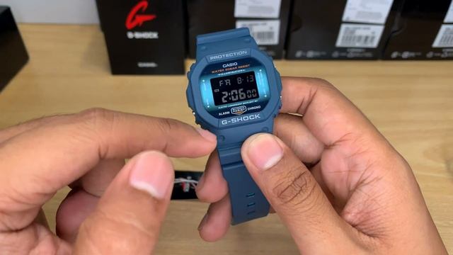 นาฬิกาเห็นแล้วช็อค รีวิว Casio G-Shock รุ่น DW-5600CC-2 สวยจัด ปลัดบอก смотреть онлайн
